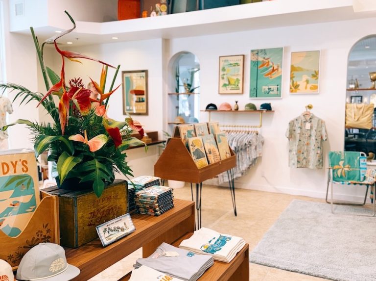 ハワイアンアートの「ニック・カッチャー・アート&ヴィンテージ」がモアナサーフライダーにオープン