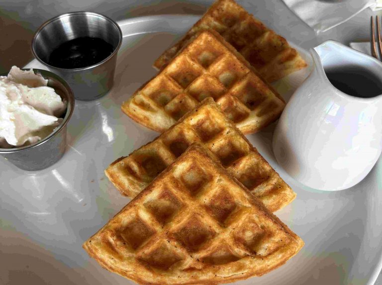 カハラマーケット内の「et-al」は、早朝から夜まで、メニュー豊富でお洒落