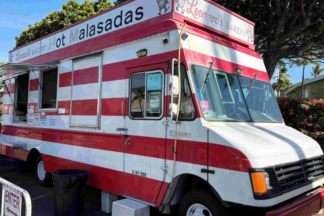 定番スイーツの食べ始めは、やっぱり“あれ”ですね