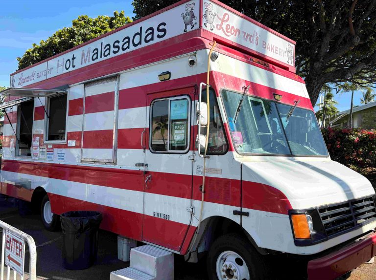 定番スイーツの食べ始めは、やっぱり“あれ”ですね