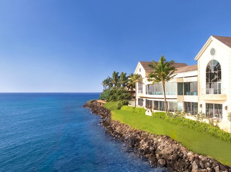 きらめく海とダイヤモンドヘッドを臨む『53 BY THE SEA』 　　　　新マスターシェフ就任とテイスティングコースメニューを発表