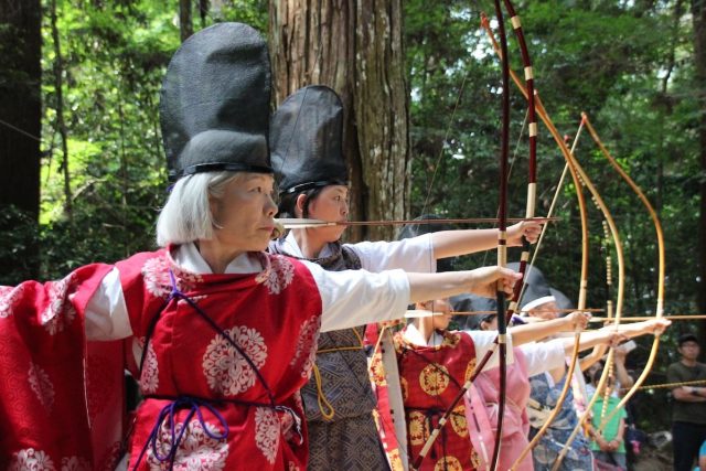 いにしえの武者、楽園に還る 流鏑馬（やぶさめ）26年ぶりにハワイへ